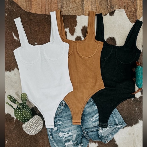 Dynamic White Contour Rib Tank Bodysuit | NEW/NWT!!🌸🌸 - Picture 2 of 4